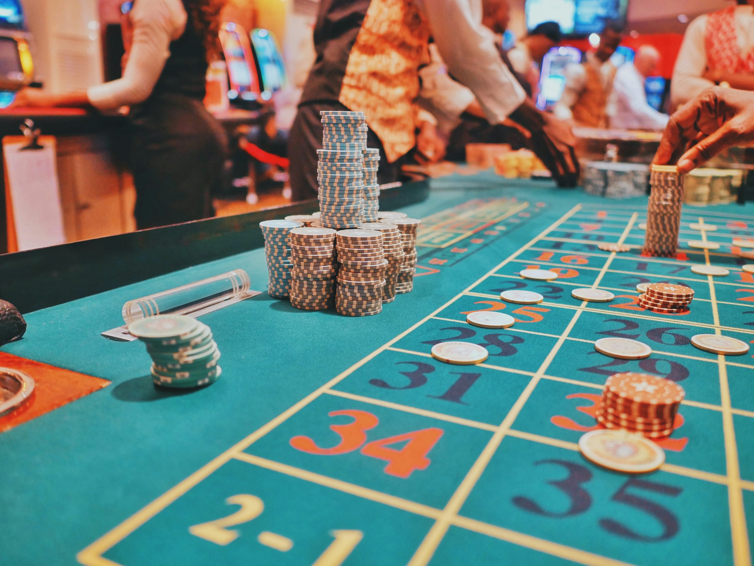 wewin123 Live Casino ဒိုင်နှင့် Baccarat ကစားသမားများ ကစားနေပုံ